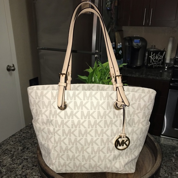 Michael Kors Handbags - Michael Kors MK Tote - Vanilla